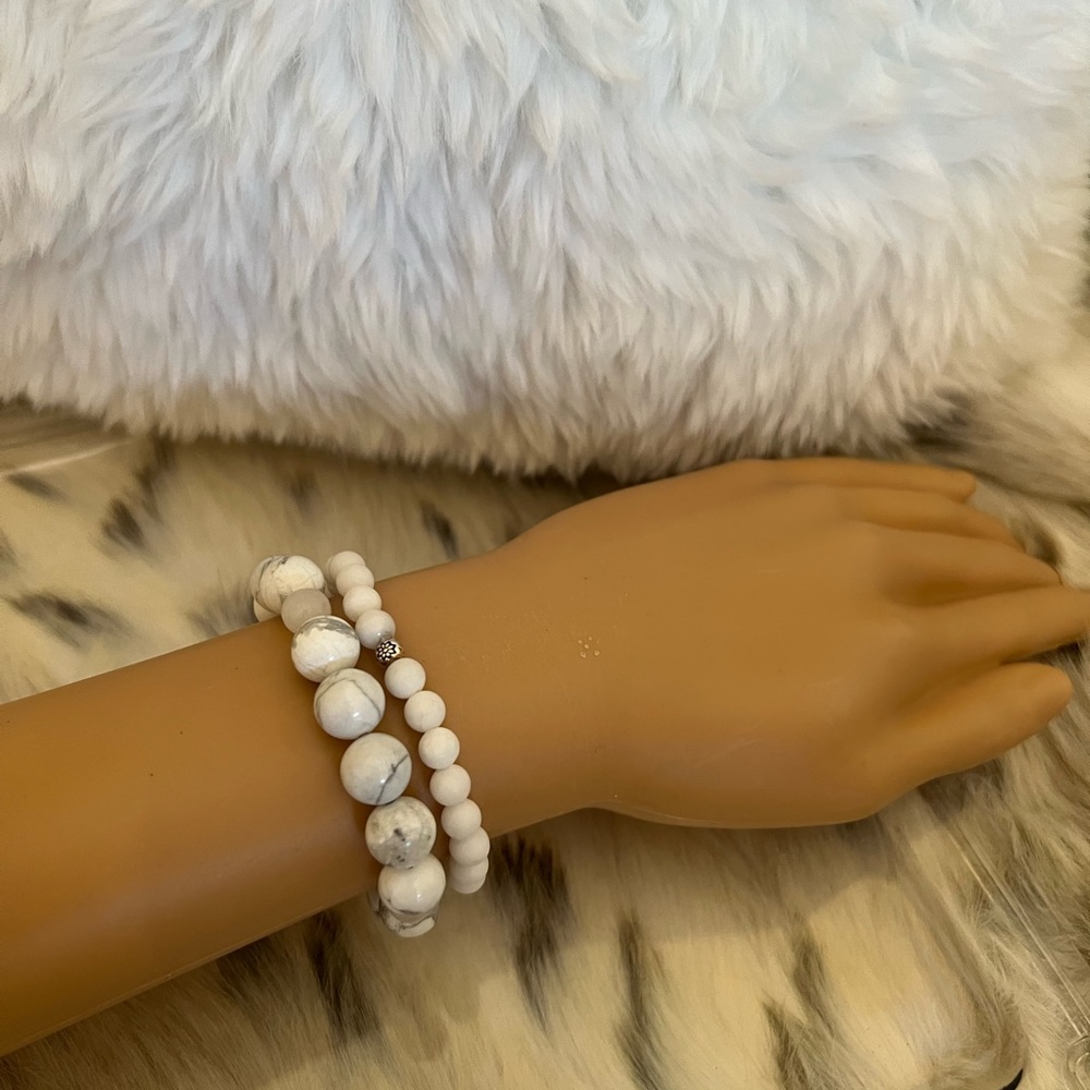 Howlite gemstone bracelet - Picture 2 of 5